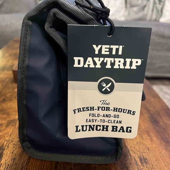 *** SOLD ***. Yeti Daytrip Lunch Box - Picture 8 of 12